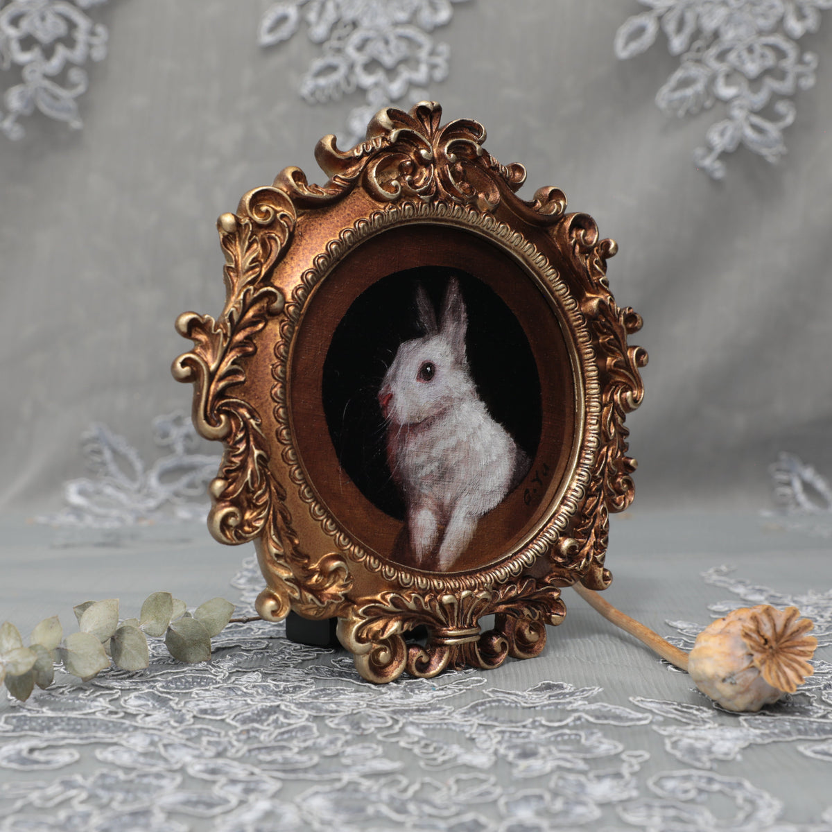 Framed bunny art print in round Baroque gilt frame, side view