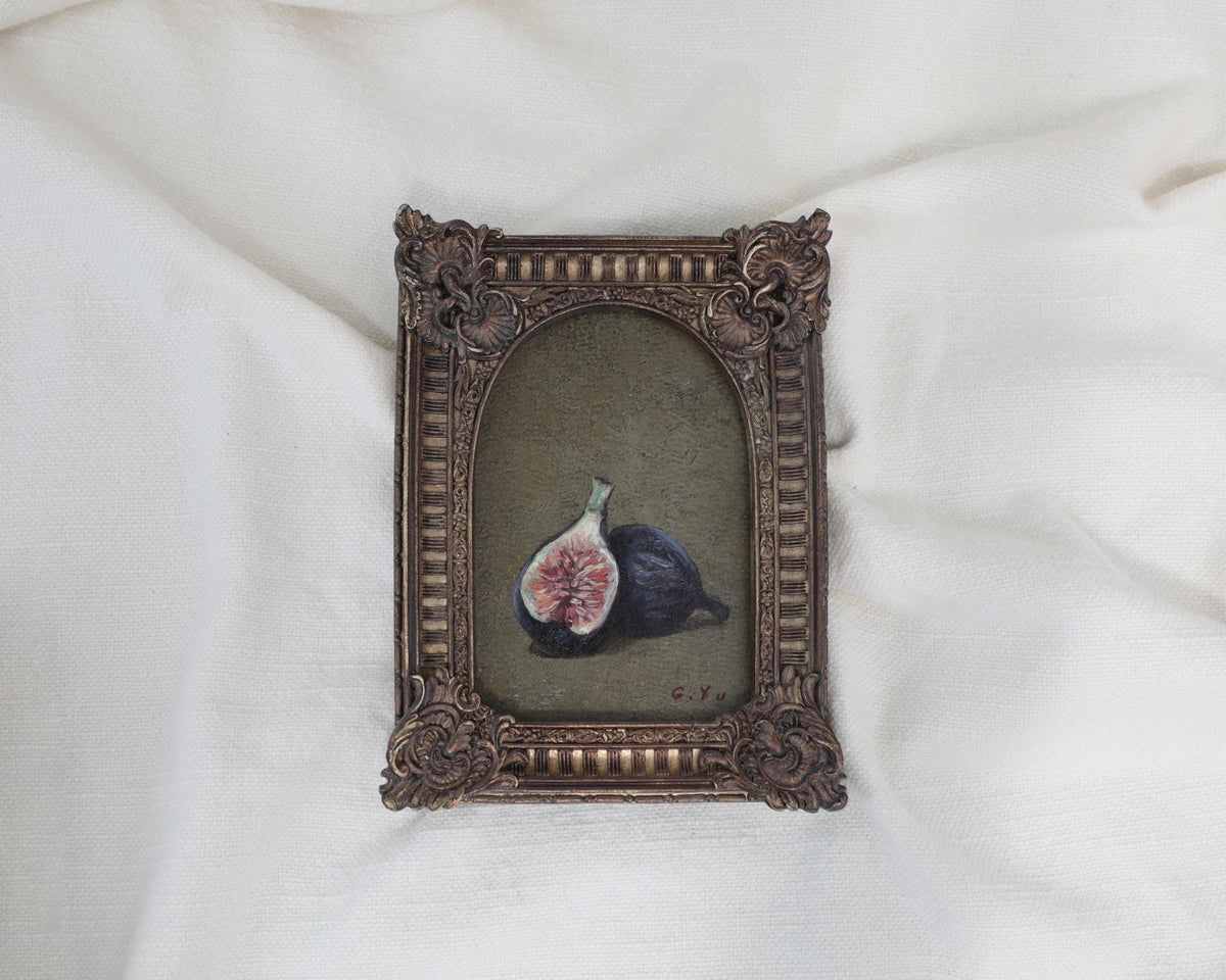 Small framed fig painting in an arched frame with fluted sides and shell corner details